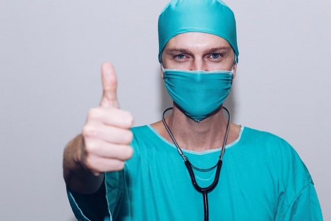 Хирург ГКБ № 51 провел мастер-класс для коллег из Владивостока